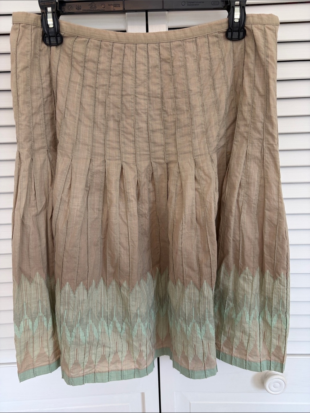 Ellen Tracy Women’s Midi Skirt Pleated Flare Size 10 Petite Beige Green Cotton